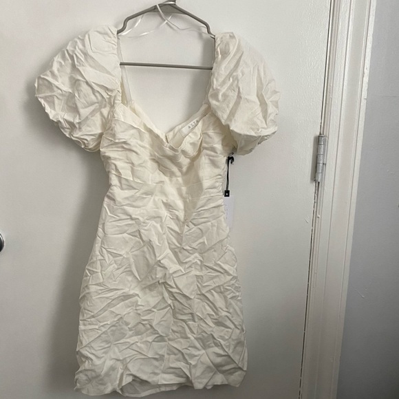 ASTR The Label - White Linen Pleat Front Mini Dress - Size S - Picture 4 of 5